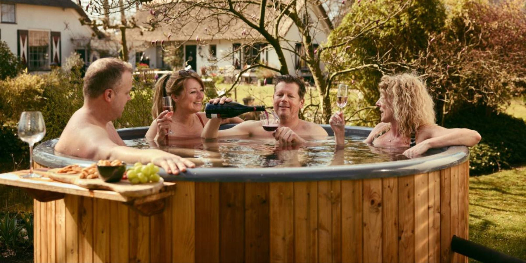 houtgestookte-hottub-wellness-tuin