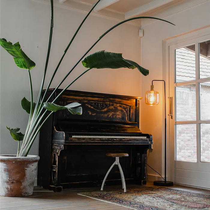 Design vloerlamp zwart met messing en amber glas - Zuzanna - ThatLyfeStyle