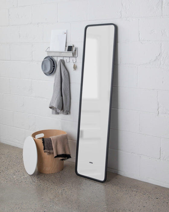 Umbra Spiegel Hub 157 x 37cm - Zwart - Passpiegel