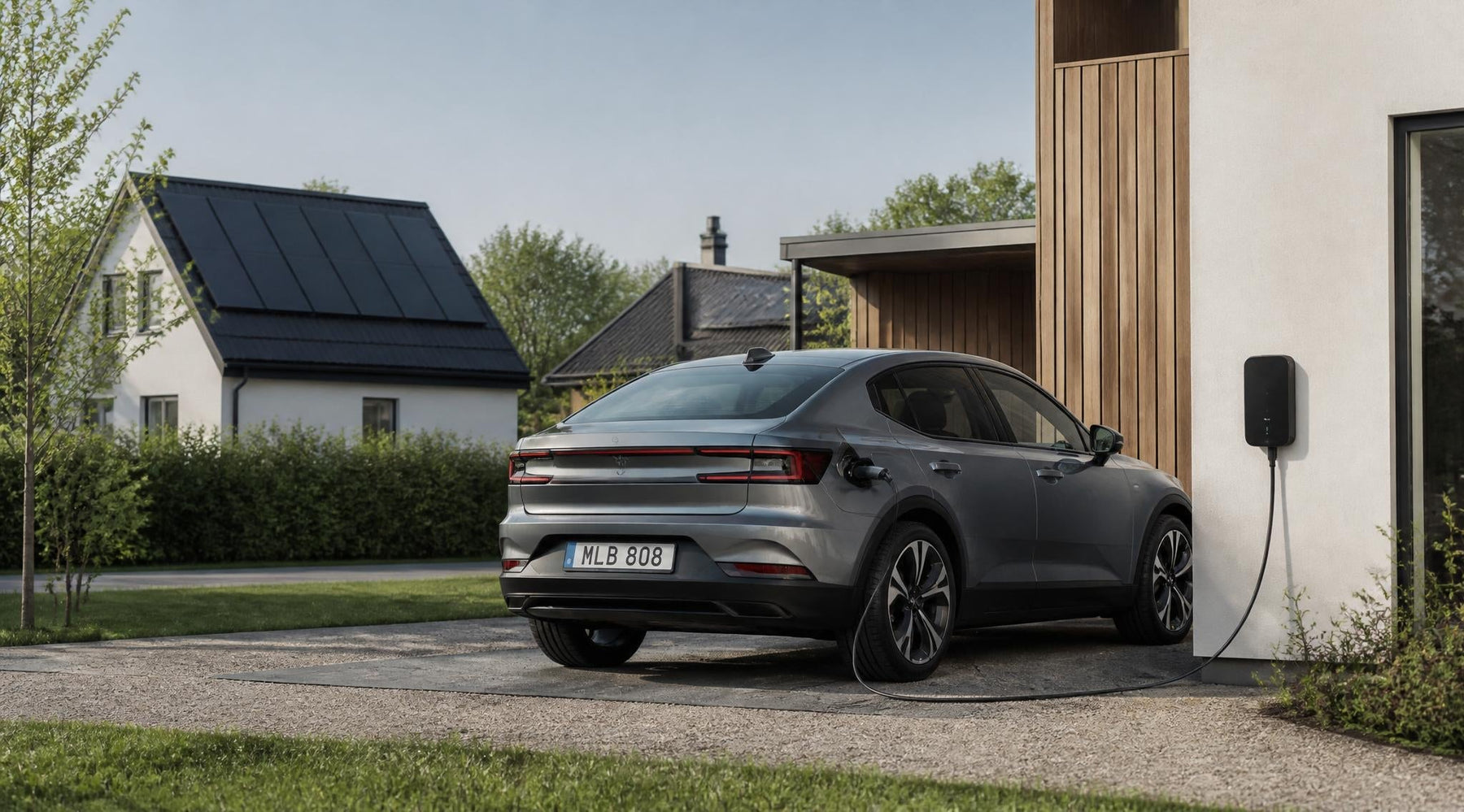 elektrische auto laadt thuis op aan laadpaal op eigen oprit