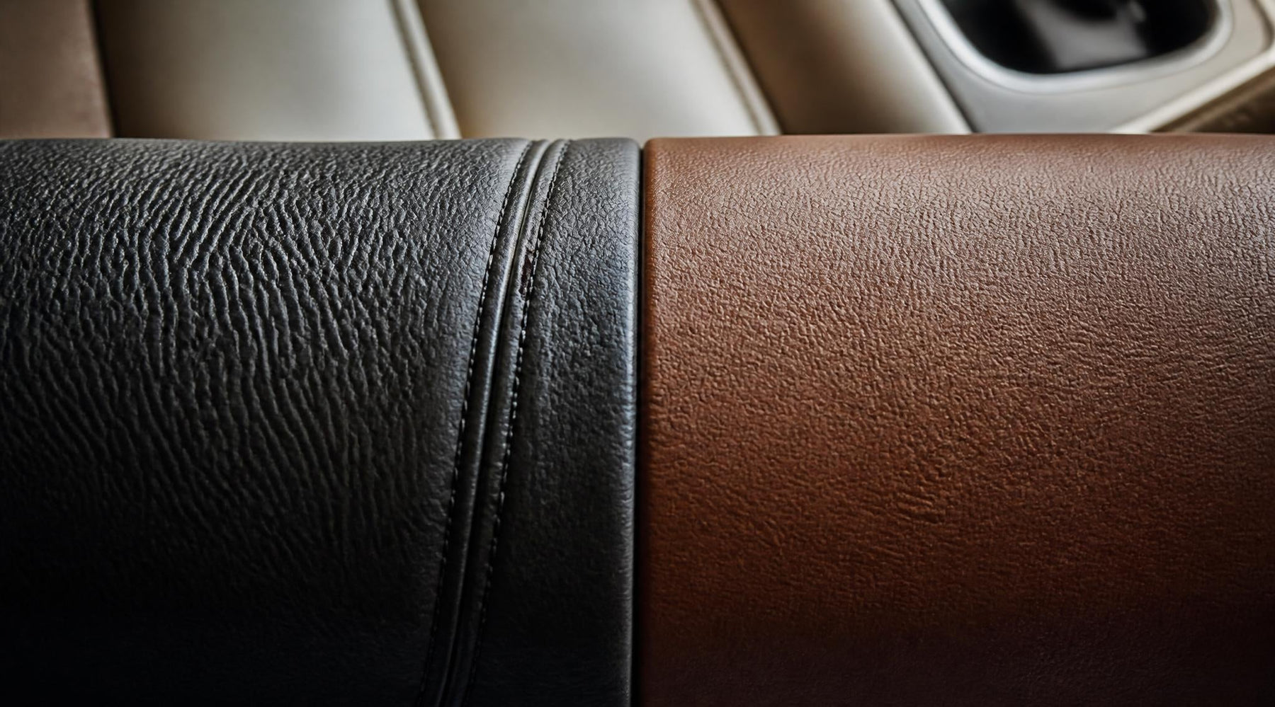 close up vergelijking van echt leer en kunstleer met verschillende materiaalstructuren