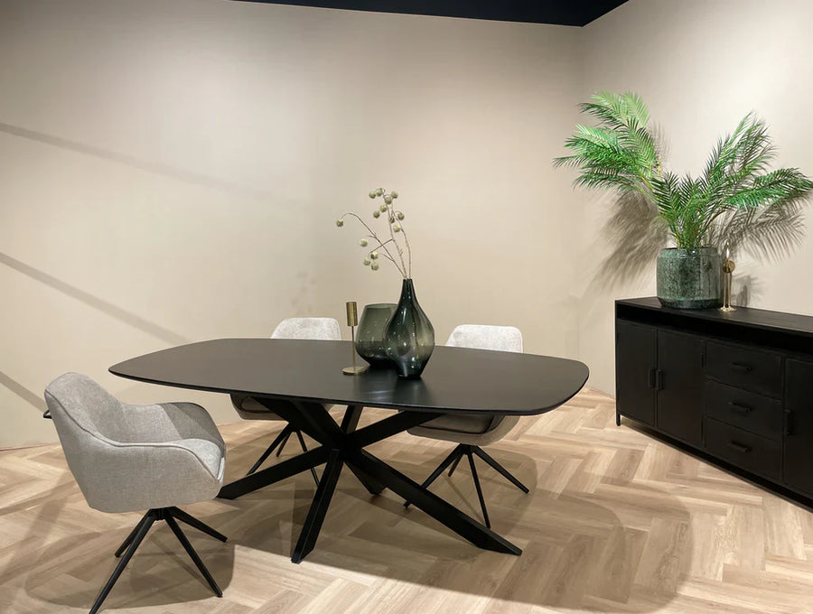 Zwarte ovale eettafels