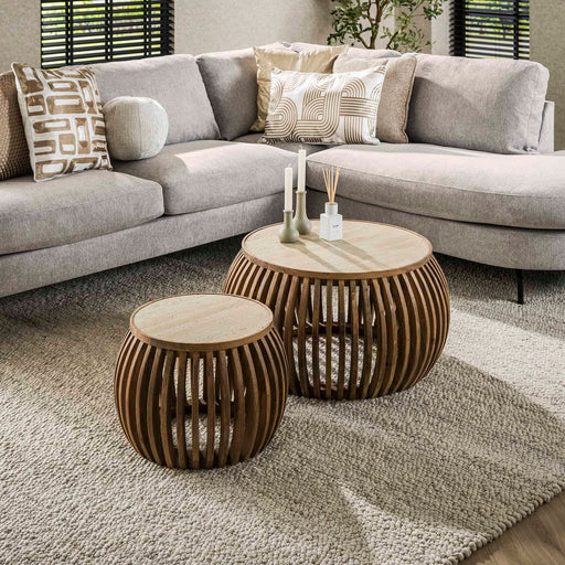 LifestyleFurn Ronde Salontafel Beckie Mangohout en travertinlook, Set van 2 stuks - Massief mango zandkleur