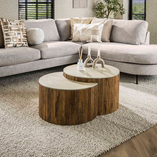 LifestyleFurn Halfronde Salontafel Beckie Mangohout en Keramiek in Travertin-look, Set van 2 stuks - Massief mango zandkleur