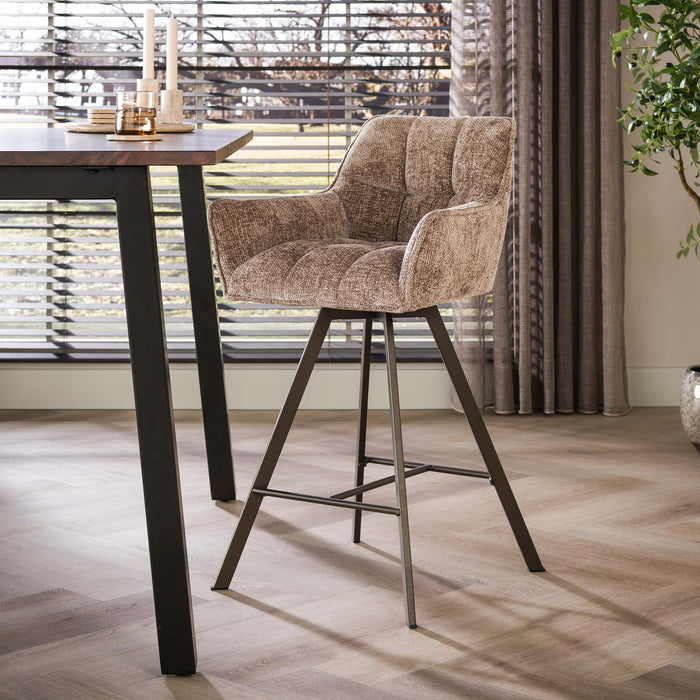 LifestyleFurn Draaibare Barstoel Thandie Hoven stof - Champagne/Bruin (zithoogte 69cm)