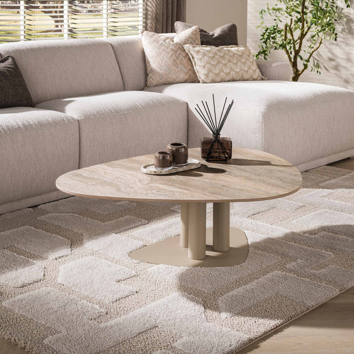 LifestyleFurn Driehoekige Salontafel Atif Keramiek in travertinlook, 115 x 90cm - Beige - Organisch