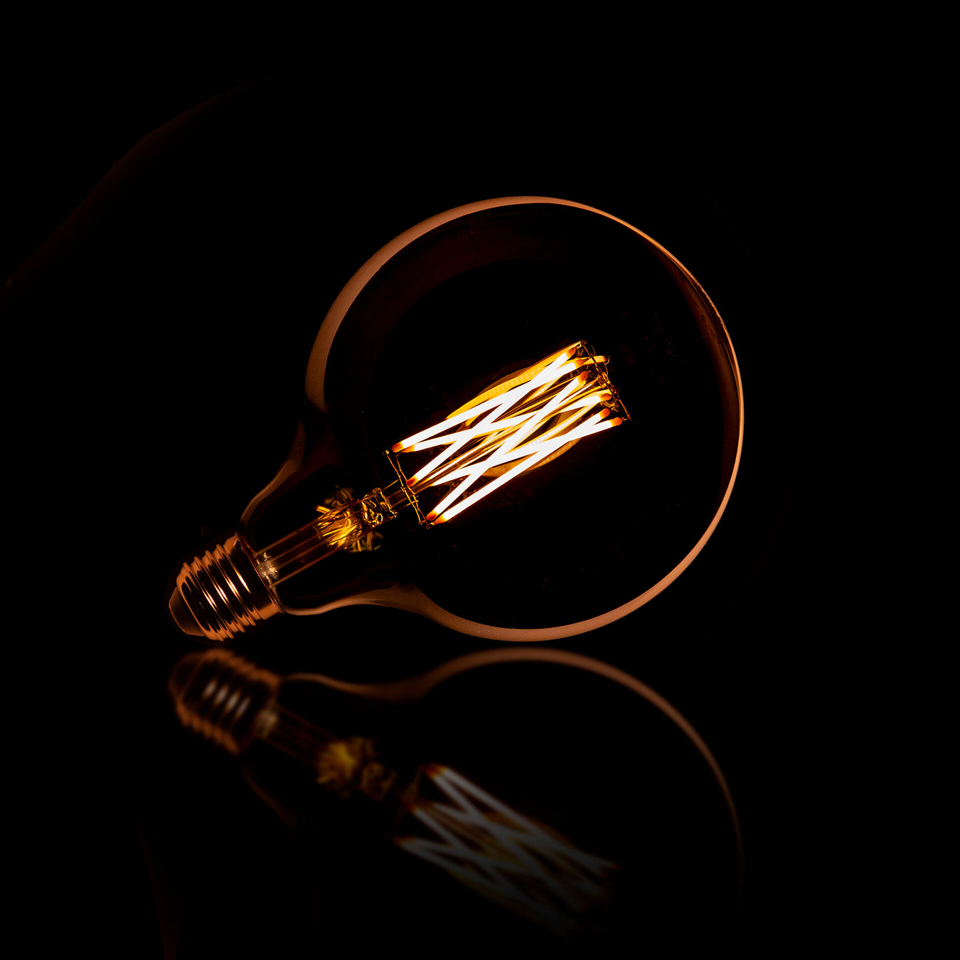Kooldraadlamp Bol XL G125 Ø12,5cm E27 LED 6W goldline, dimbaar - Amberkleurig glas