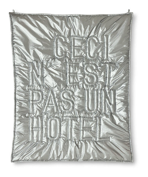 HKliving Wandkleed Ceci nest pas un hôtel 120 x 100cm - Zilver