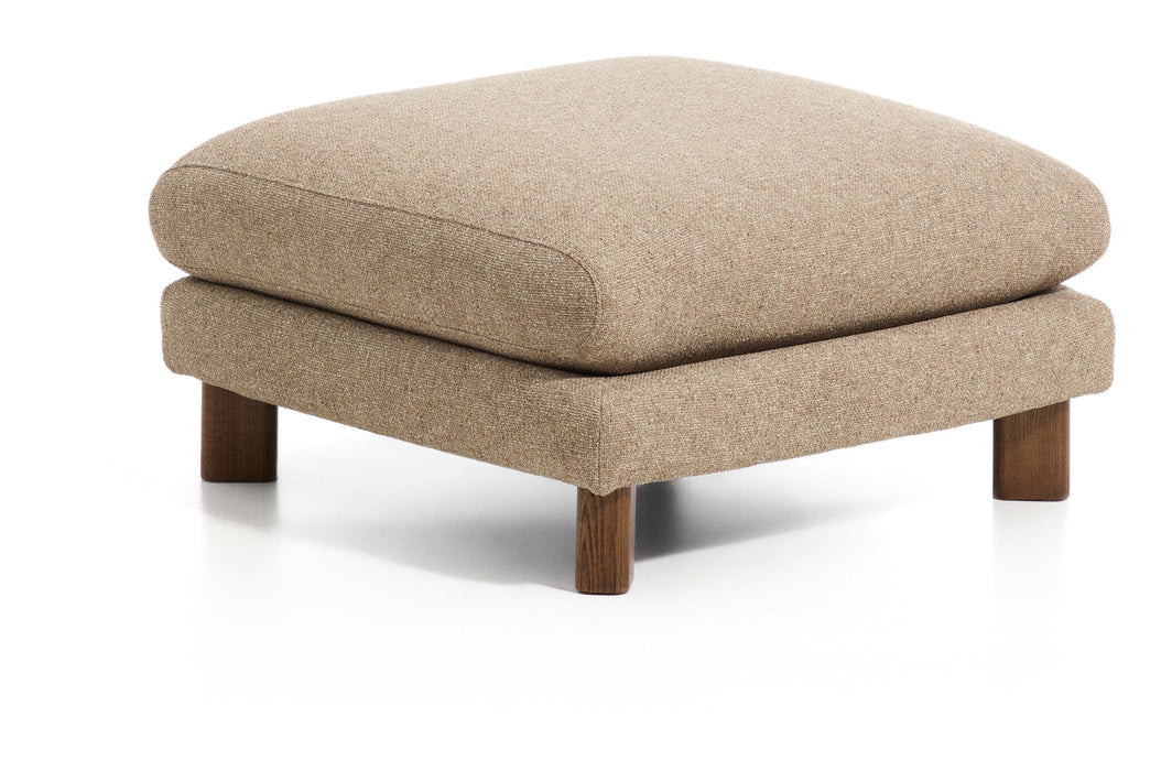 Kave Home Poef Vera Structuurstof en bruin hout, 80 x 80cm - Lichtbruin