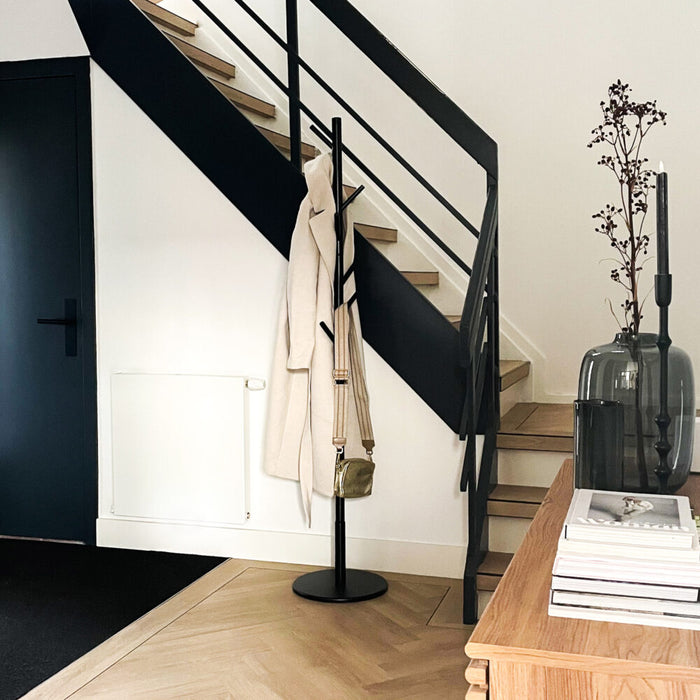 QUVIO Staande kapstok hout – 175 cm hoog – 8 ophanghaken – Zwart - ThatLyfeStyle