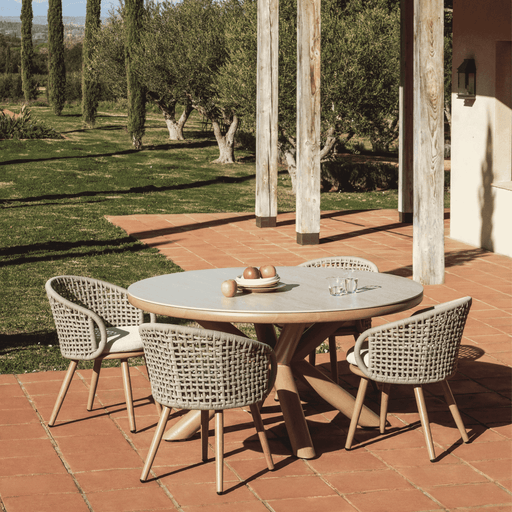 Kave Home Ronde Tuintafel Mirtia Gesinterde steen en houtlook, 148cm - Beige - ThatLyfeStyle