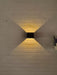 Tip- Oplaadbare LED Wandlamp - Magnetisch - Geen Stroom Nodig - Zwart - Muur Verlichting - Ingebouwde 2000 Mah Accu - Duitse Kwaliteit - Warm Wit - gang Lamp trappenhuis balkons slaapkamers werkkamers - 5 Watt - ThatLyfeStyle